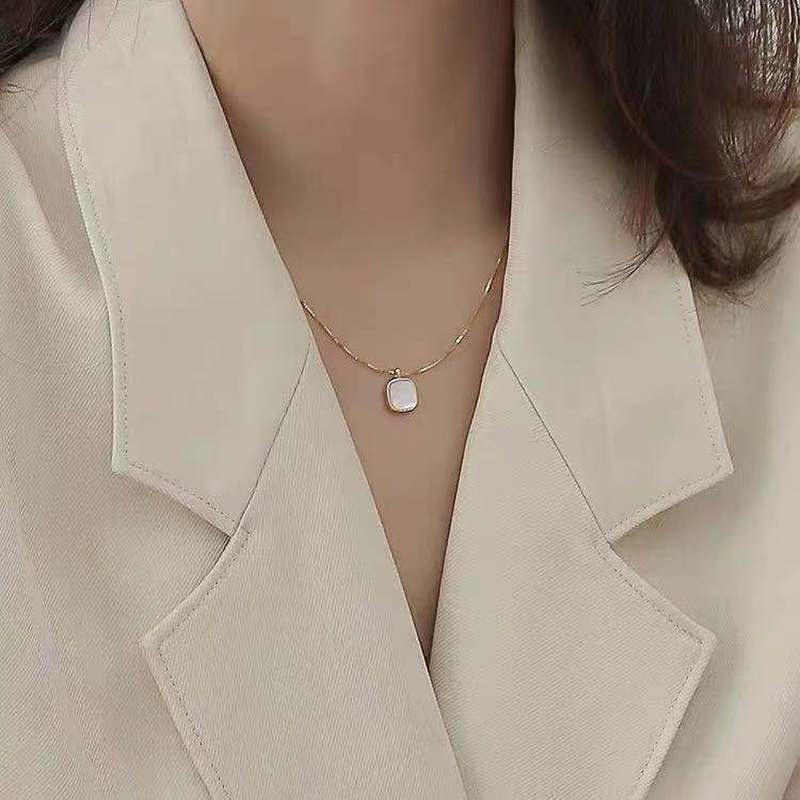 Simple Square Shell Necklace Preserving Niche White Mother-of-pearl High-quality Light Luxury Clavicle Chain Female Sexy Girl Jewelry