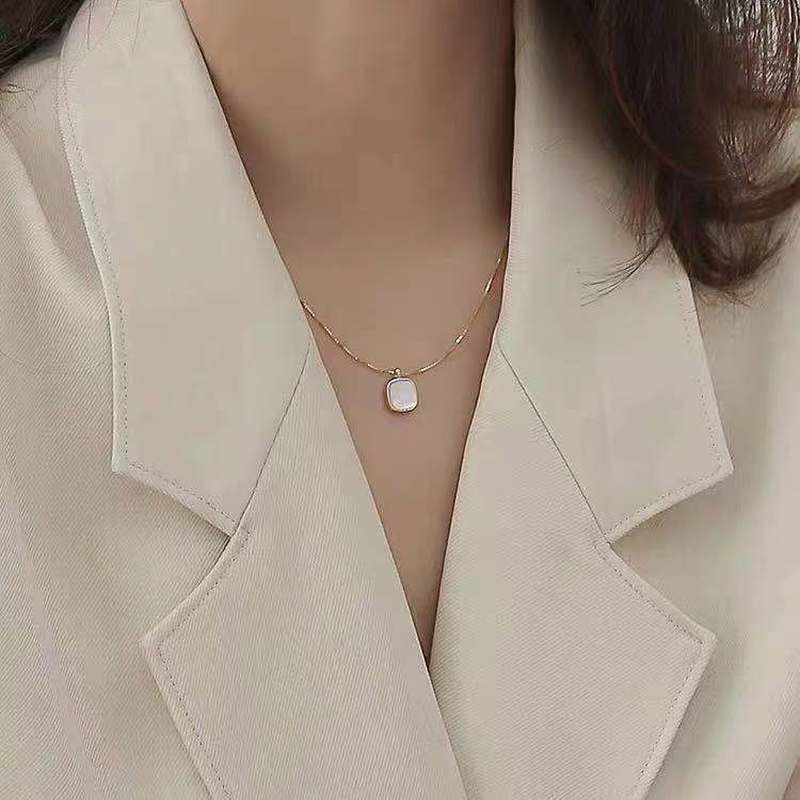 Square Shell Necklace Preserving Niche White Mother-of-pearl Light Luxury Clavicle Chain Female Sweet Heart Jewelry