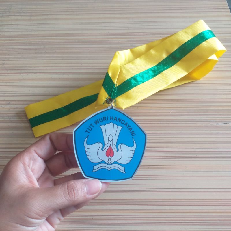 Kalung toga lengkap dengan gordon/medali anak SD