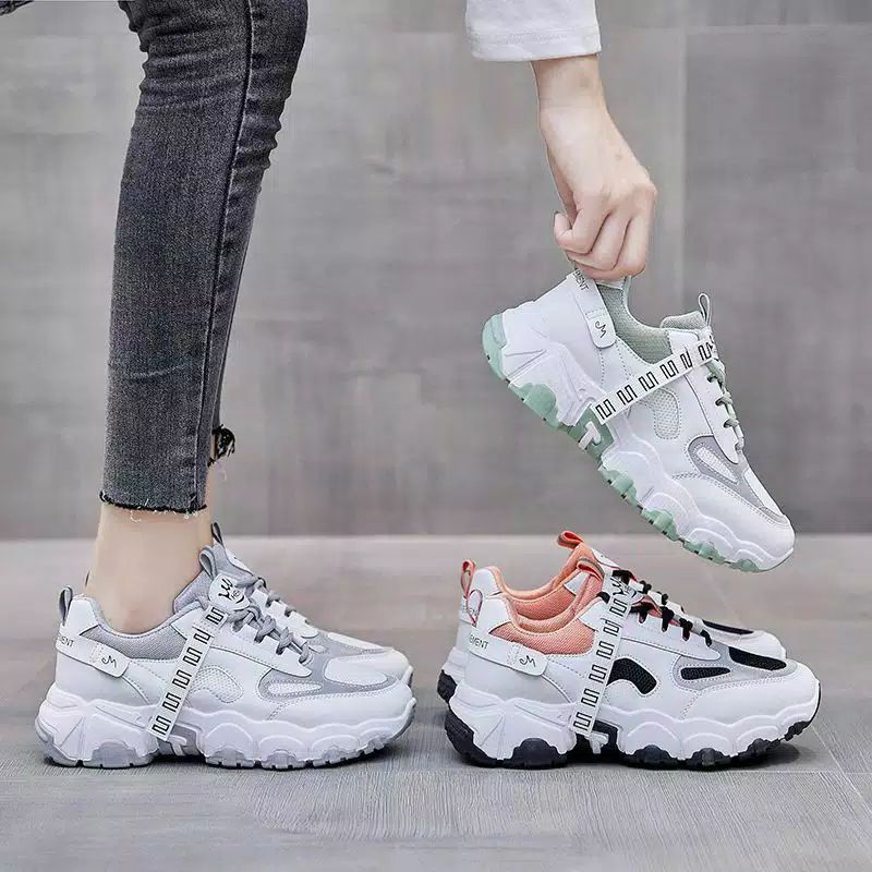 520 Sepatu Sneakers import Fashion Wanita sepatu sports