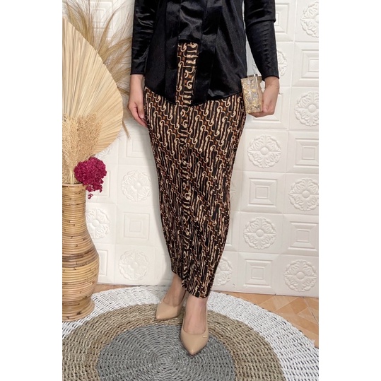 Rok plisket batik motif parang keris strip hitam coklat