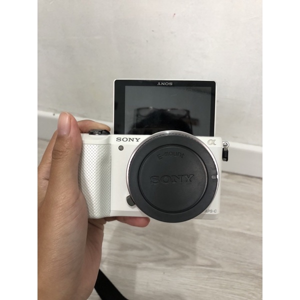 SONY A5000 Mirrorless white + Lensa fix Meike