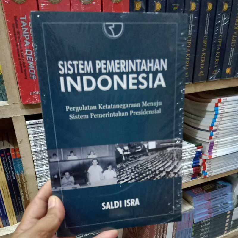 Buku sistem pemerintahan indonesia pergulatan ketatanegaraan