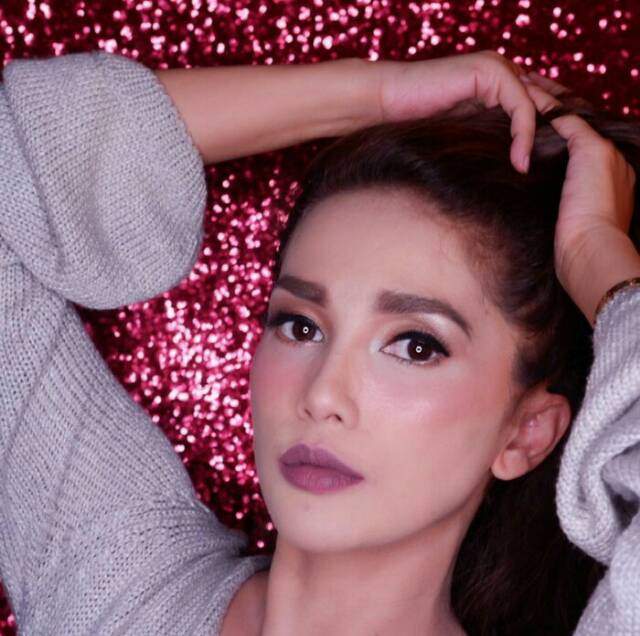 DISSY Lip Velvet Kode ADIES Original Kosmetik Perawatan Kecantikan Perawatan Bibir Lipstick