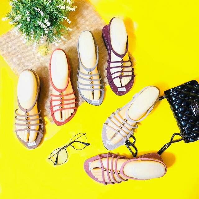 Sandal bangkol wanita
