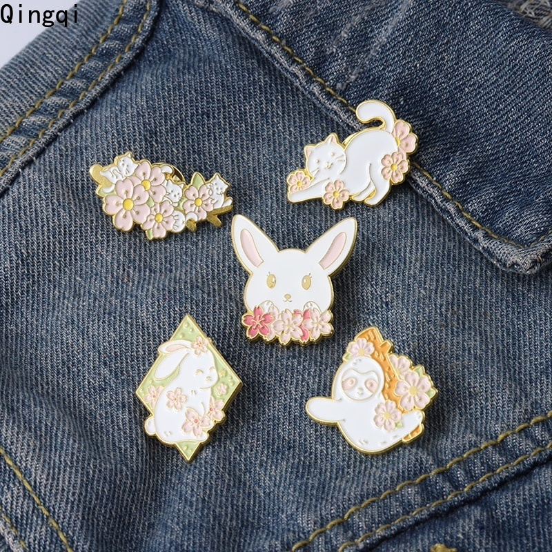 Bros Pin Enamel Desain Kartun Hewan Kungkang Kucing Kelinci Bunga Sakura Warna Pink Untuk Hadiah