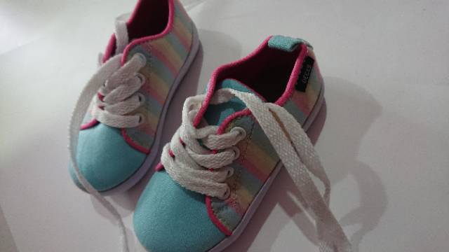 Sepatu anak deck