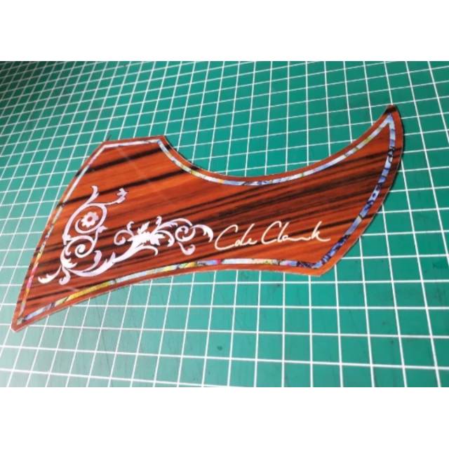 Gitar akustik, Pickgurad Gitar Cole clark