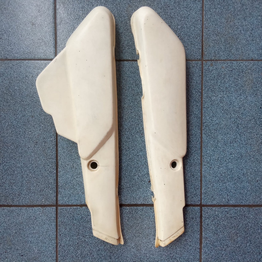 sepasang penutup tutup aki Yamaha alfa putih original murah