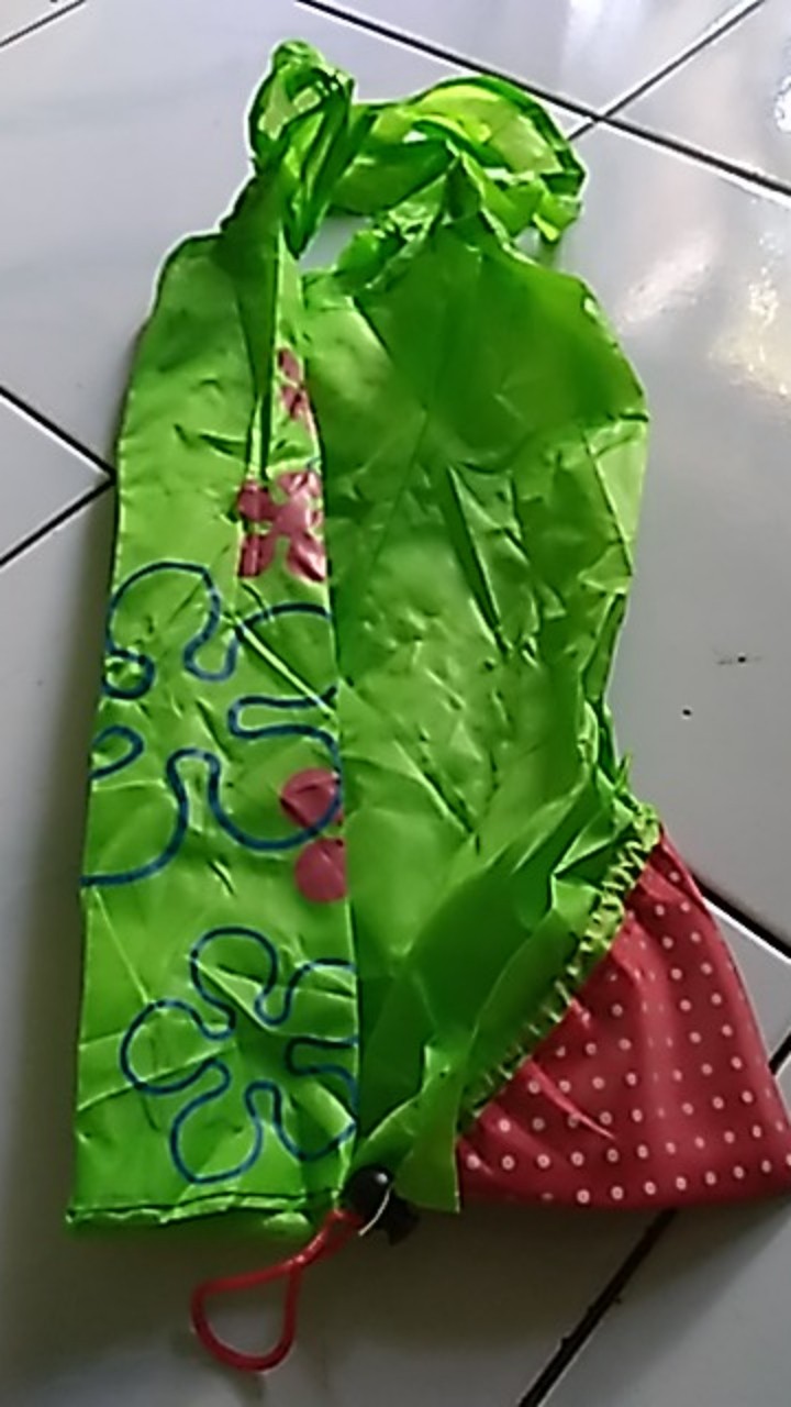 Travelmate Tas Belanja Serbaguna Lipat Strawberry Baggu Bag Bisa Jadi Besar