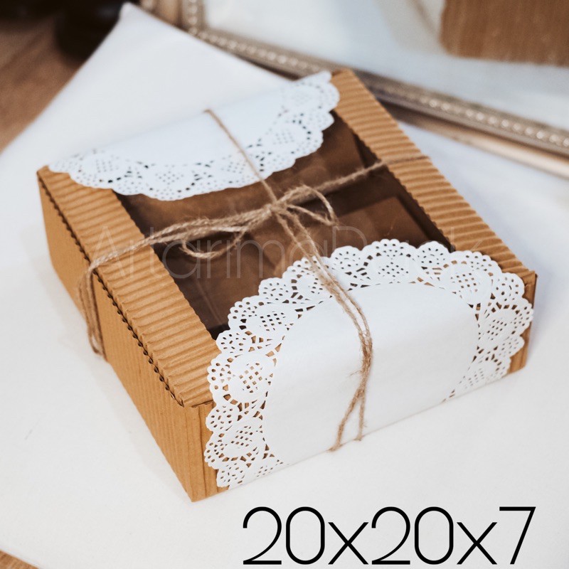 

BOX KARDUS COKLAT MIKA BFLUTE GIFTBOX HAMPERS 20x20x7