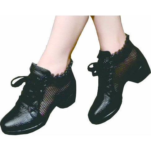 SEPATU LINE DANCE RENDA JARING HITAM &amp; PUTIH