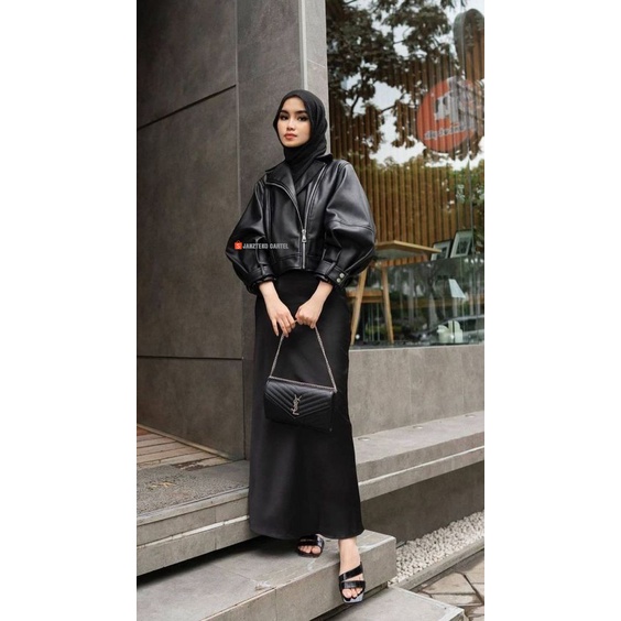 JNK x SALWA - Jaket Wanita Single Breasted Punk Pendek Women Crop Top Longgar Shirt Bahan Semi Kulit Sintetis Viena Faux Synthetic Leather Premium Original Genuine New Elegan Jacket Cewek Perempuan Remaja Dewasa Model Korean Mantel Kancing Antik Baru 2023