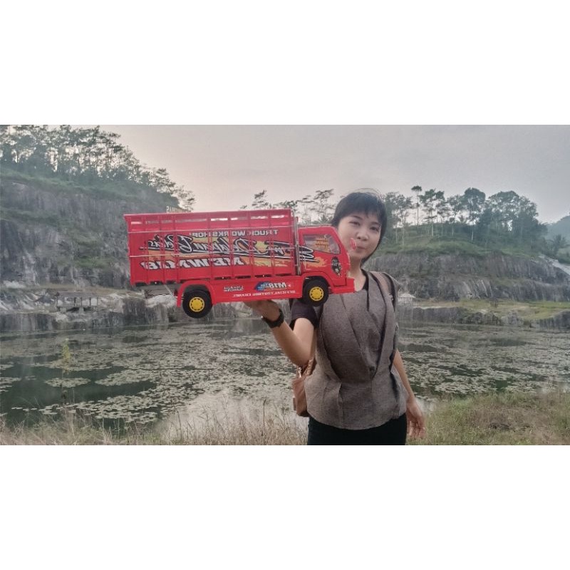 Miniatur Truk Trending Topic Jumbo Oleng Lampuan