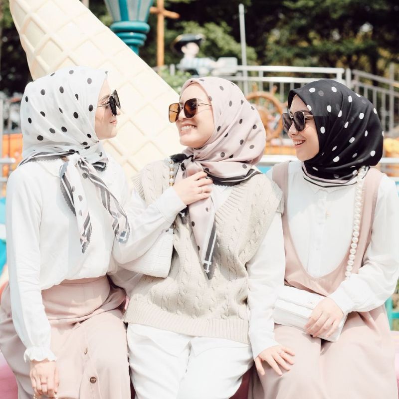 HIJAB SEGIEMPAT SCARF VOAL MOTIF  PREMIUM. POLKA SERIES. Voal Print Lasser Cut.