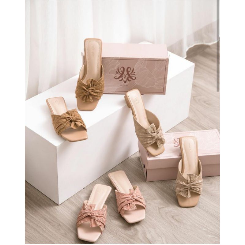 elle heels/flats local id