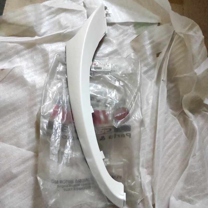 DEK BAWAH FINO FI KANAN PUTIH ORIGINAL YAMAHA 1YD-F837D-00-P1