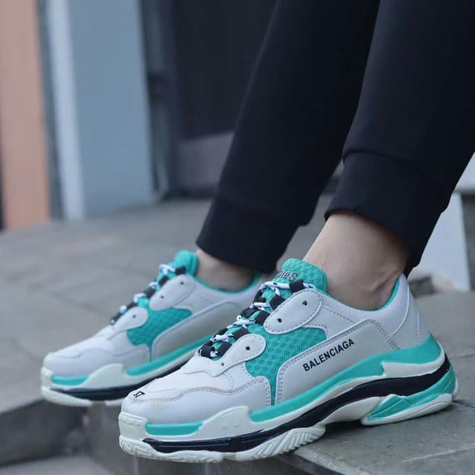 Pengiriman Cepat SEPATU WANITA BALENCIAGA TRIPLE S GRADE ORIGINAL ON SALE