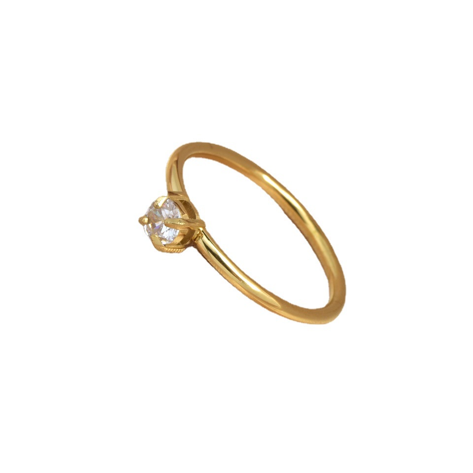 Cincin Emas 18k Bahan Titanium Steel Aksen Berlian Zircon Untuk Pernikahan