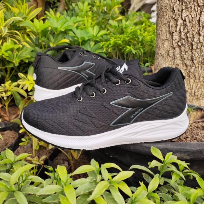 Sepatu Sekolah Pria Hitam Keren