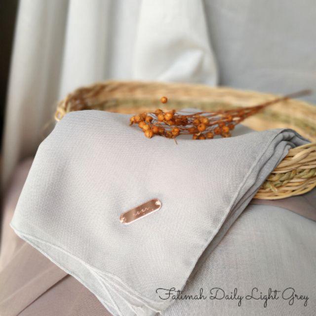 HIJAB SEGI EMPAT POLOS FATIMAH HIJAB POLLYCOTTON | BELLA SQUARE PREMIUM KERUDUNG POLOS-Light Grey