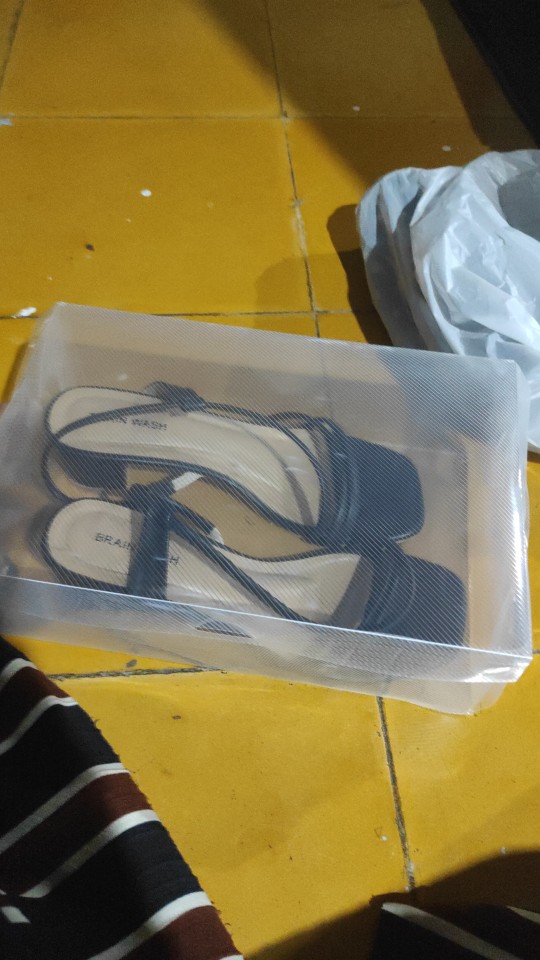 Kotak Sepatu Transparan / Shoes Box Tempat Penyimpanan Sepatu Sandal