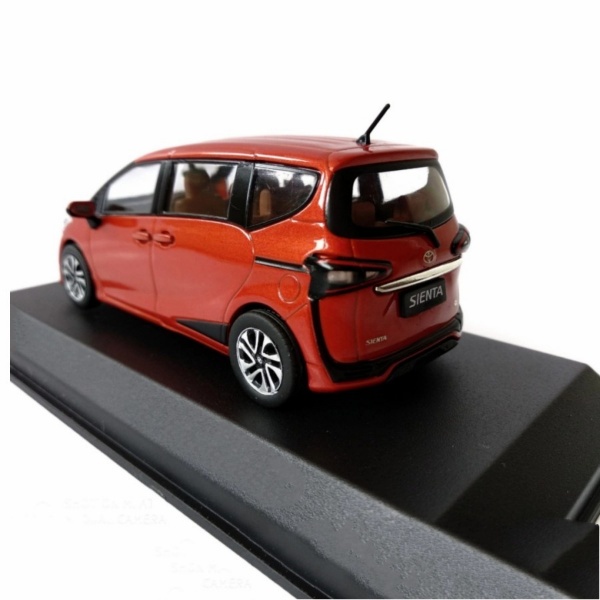 Diecast Miniatur Mobil Toyota Sienta original DISKON3