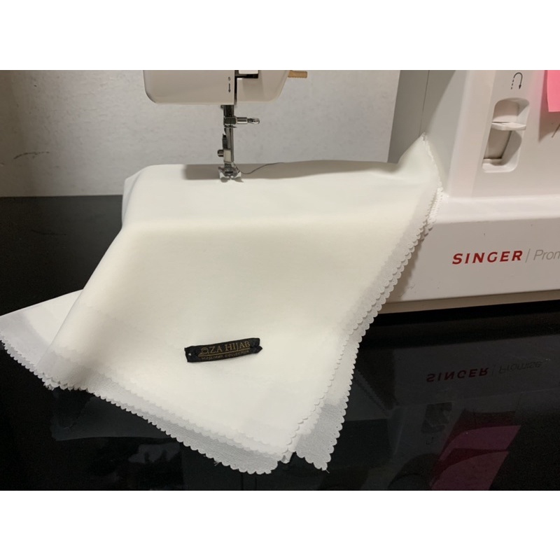 segiempat polycaton warna putih tulang/putih tulang