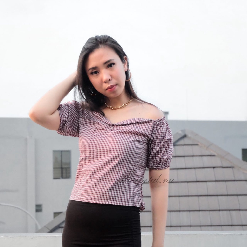 tartan sabrina top / sabrina top / top sabrina / sabrina / pakaian / pakaian wanita / blouse / top korea / baju atasan / atasan / atasan korea / baju sabrina / baju sabrina wanita / sabrina korea / blouse wanita / baju wanita