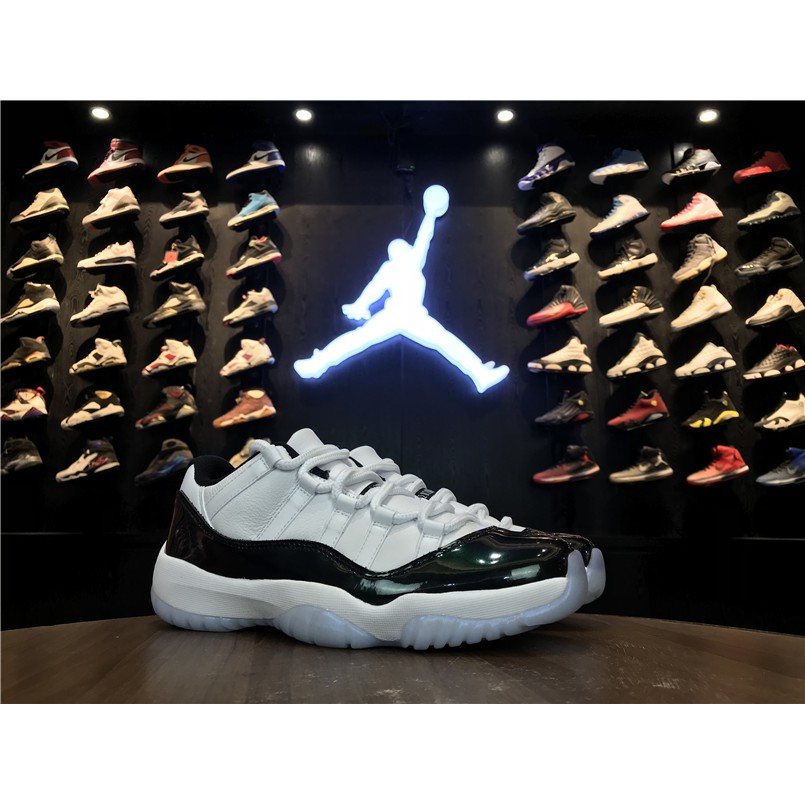Basketball shoes model Jordan / Air 