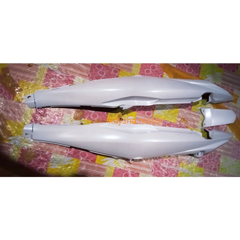 cover body belakang kanan kiri jupiter z new(jupiter burhan) warna putih tulang