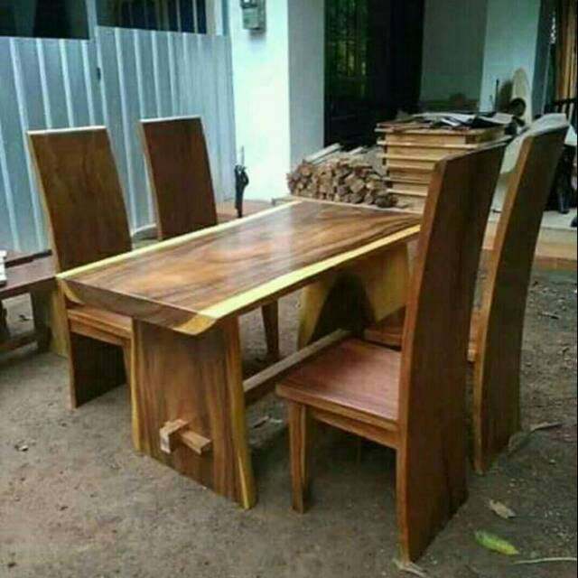 Meja makan kayu trembesi solid