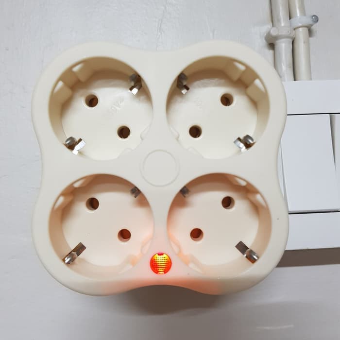 Stop Kontak Lubang 4 Plus Steker merk Uticon / Plus Indikator Nyala Lampu merk CAHAYA