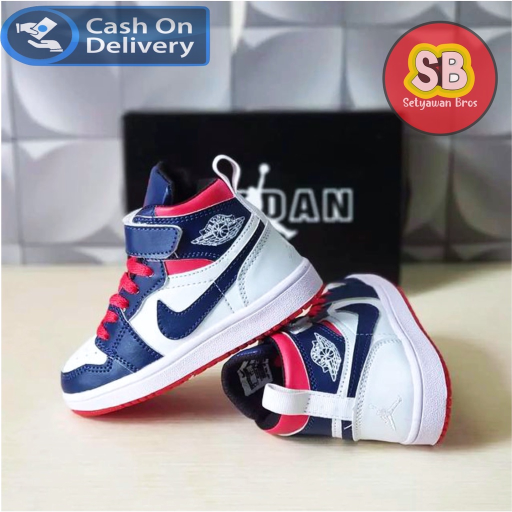 Sepatu sneaker anak laki 2 motif sport Terbaru