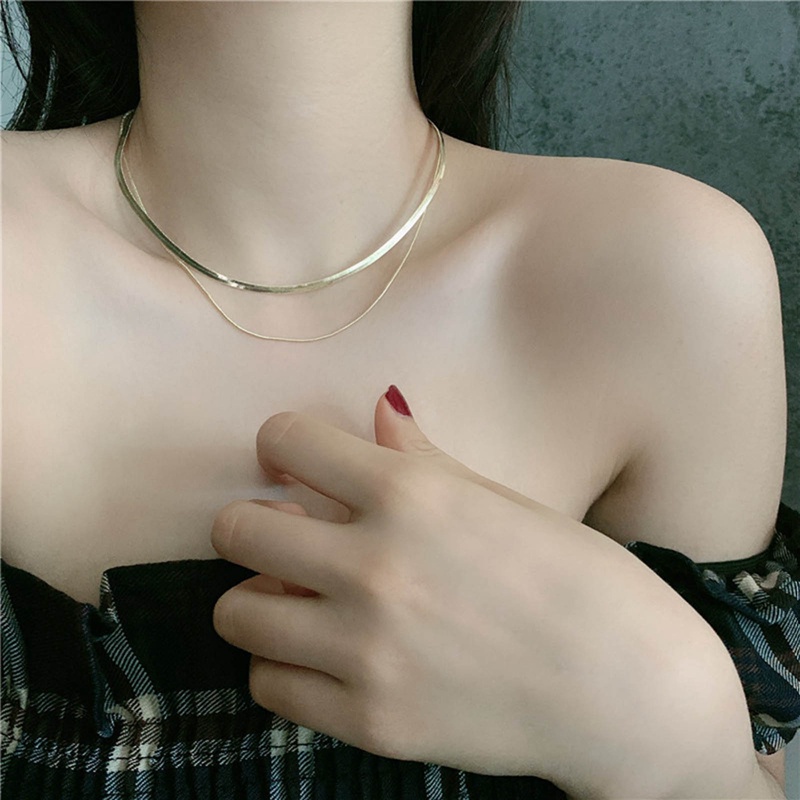 Kalung Choker Rantai Banyak Lapis Bahan Metal Warna Emas Gaya Vintage Untuk Wanita