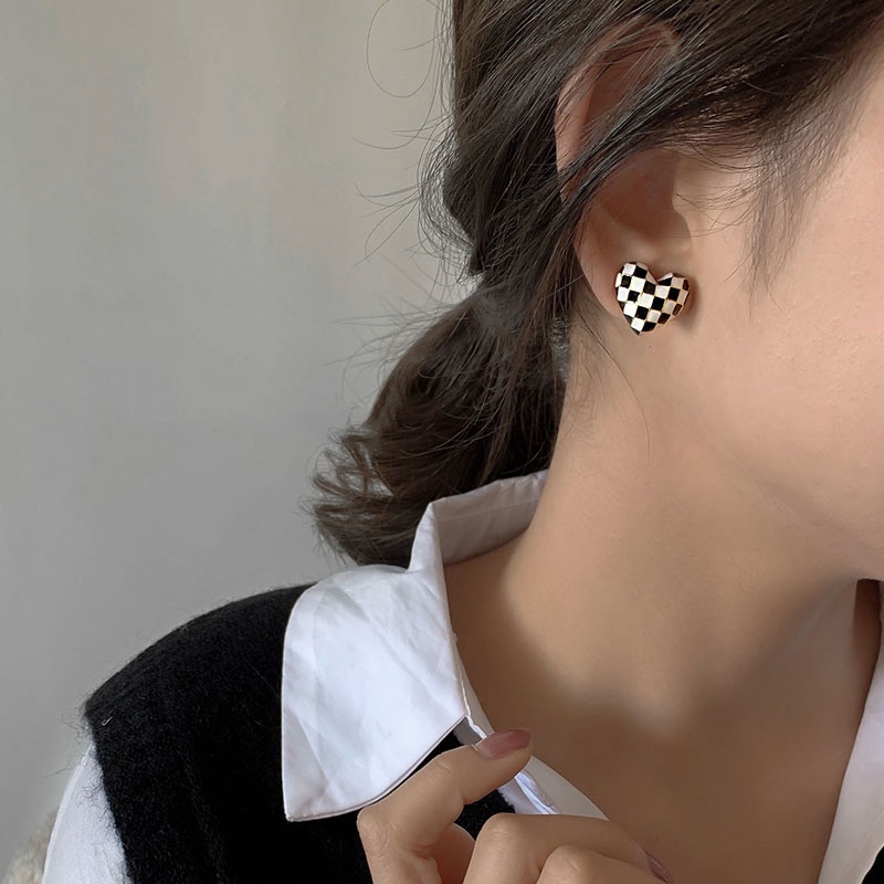 Anting Tusuk Motif Kotak-Kotak Hitam Putih Untuk Wanita