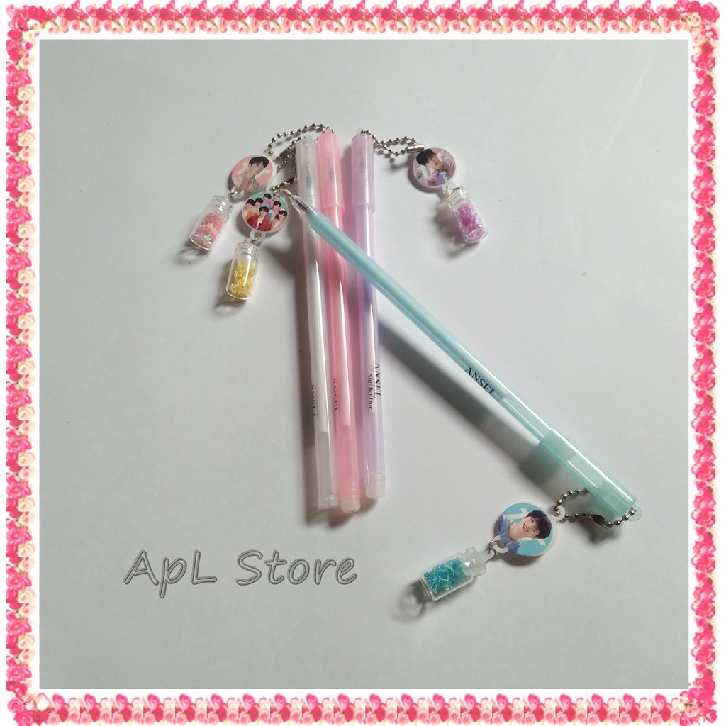 

Pulpen Gel Gantungan Model Kpop / Bulpen Motif Gantungan Kpop A013
