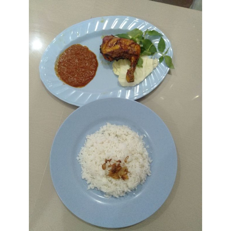 

nasi paket ayam goreng/bakar