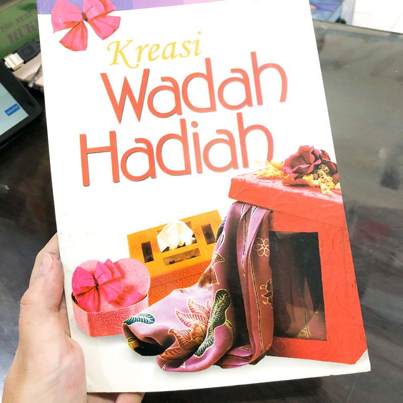 

Buku Kreasi Wadah Hadiah