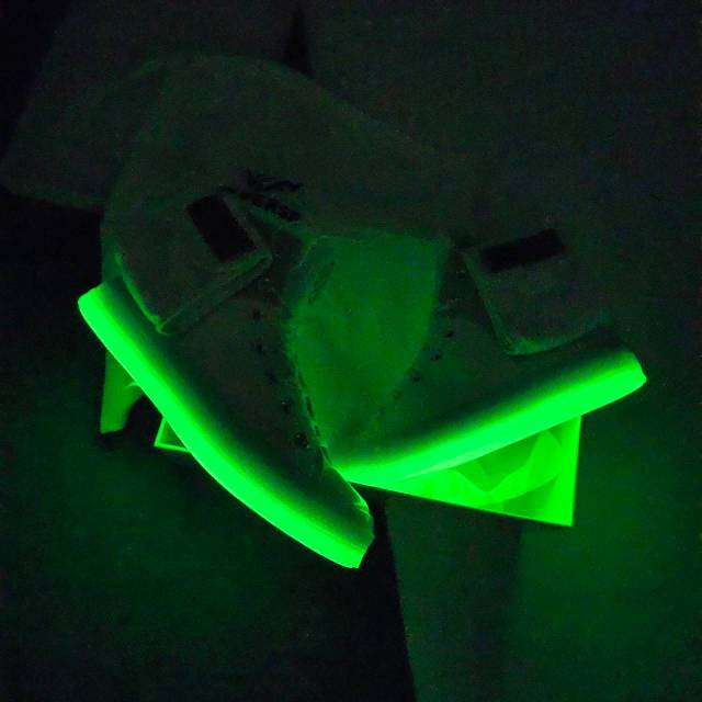 CONVERSE CHUCK 70 x lay zhang
GLOW IN THE DARK ORIGINAL REAL PIC size. 38 s/d 44