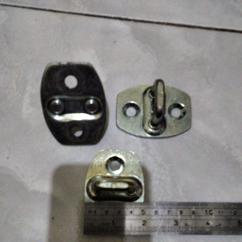 striker kaitan lock pintu Innova Rush Terios original