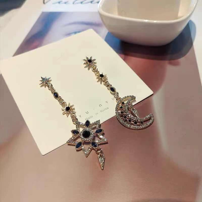 Korea Dongdaemun vintage court panjang Bulan bintang asimetris anting-anting wanita anting-925 jarum