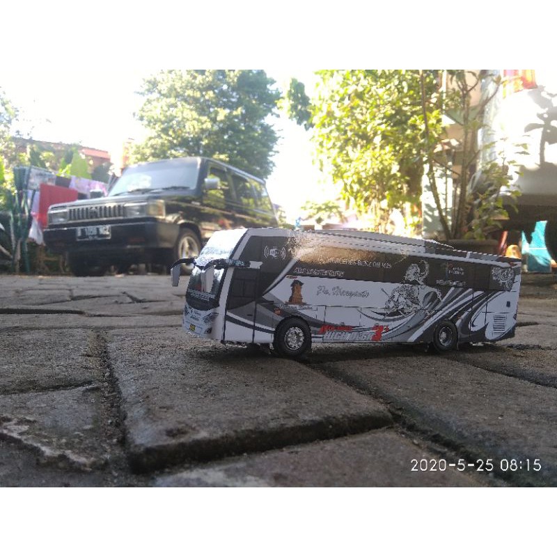 Miniatur Bus Po Haryanto Skala 43