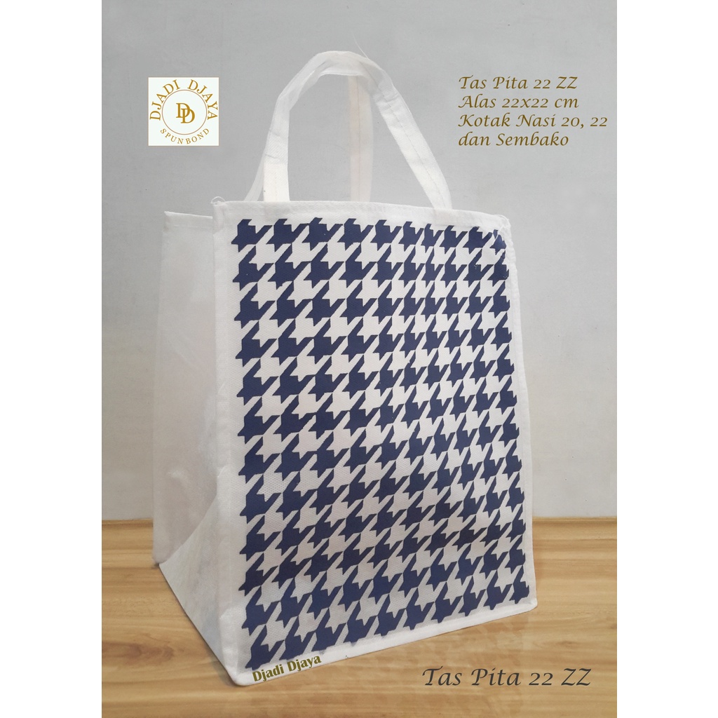 

Tas Hajatan Goodie Bag Pita Kotak 22 ZZ Navy D