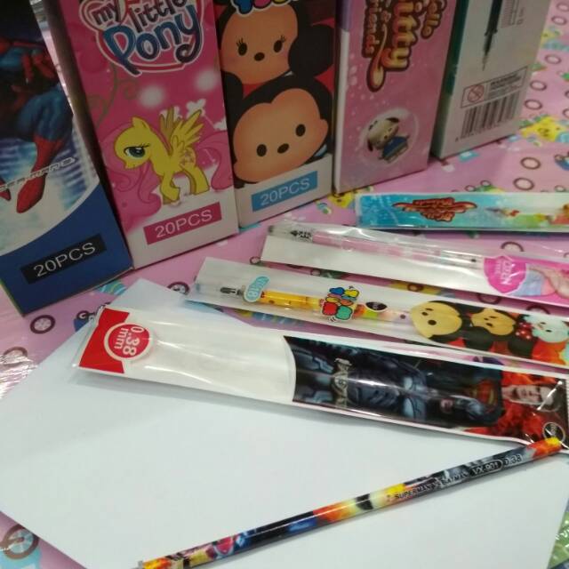 

Gel Pen Reffil karakter unik