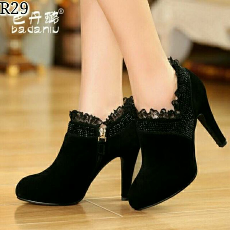Sepatu Wanita High Heels 9cm Variasi Renda Boots Fashion