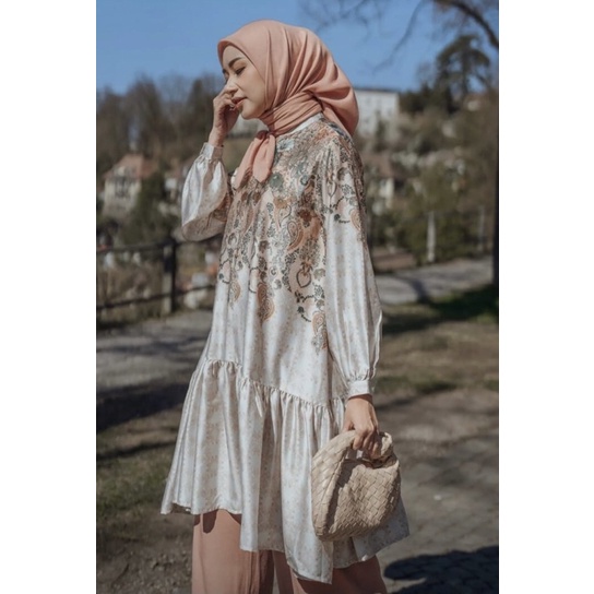 Preloved Katrina tunik by Heaven Lights Size M