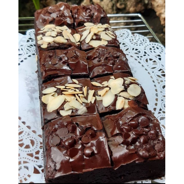 

Khanaya Kitchen Fudgy Brownies Jimbaran
