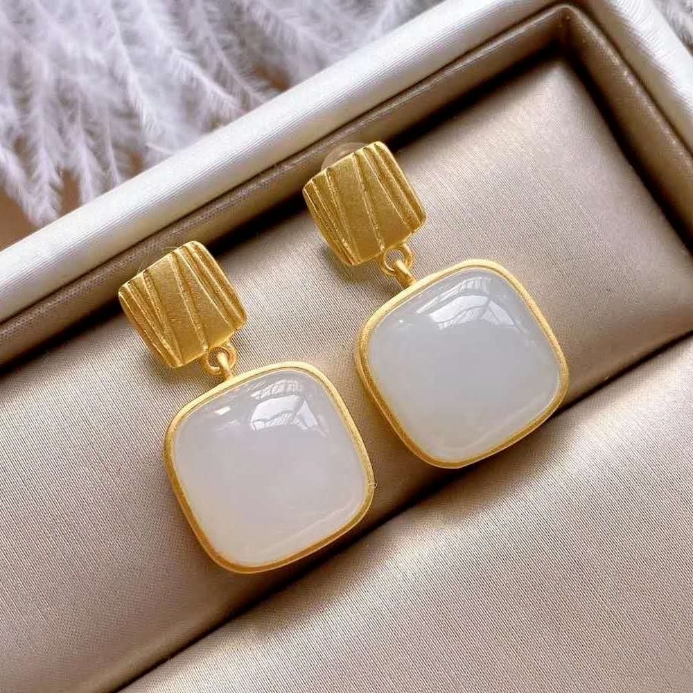 Anting Gantung Batu Giok Hetian Desain Simple Mewah Untuk Wanita