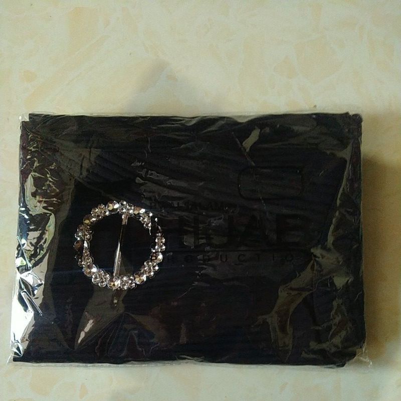Hijab Instan Bergo Plisket Gotik Gesper Original F1/ Hijab Jersey Plisket/ Jilbab Bergo Pad Plisket-Hitam